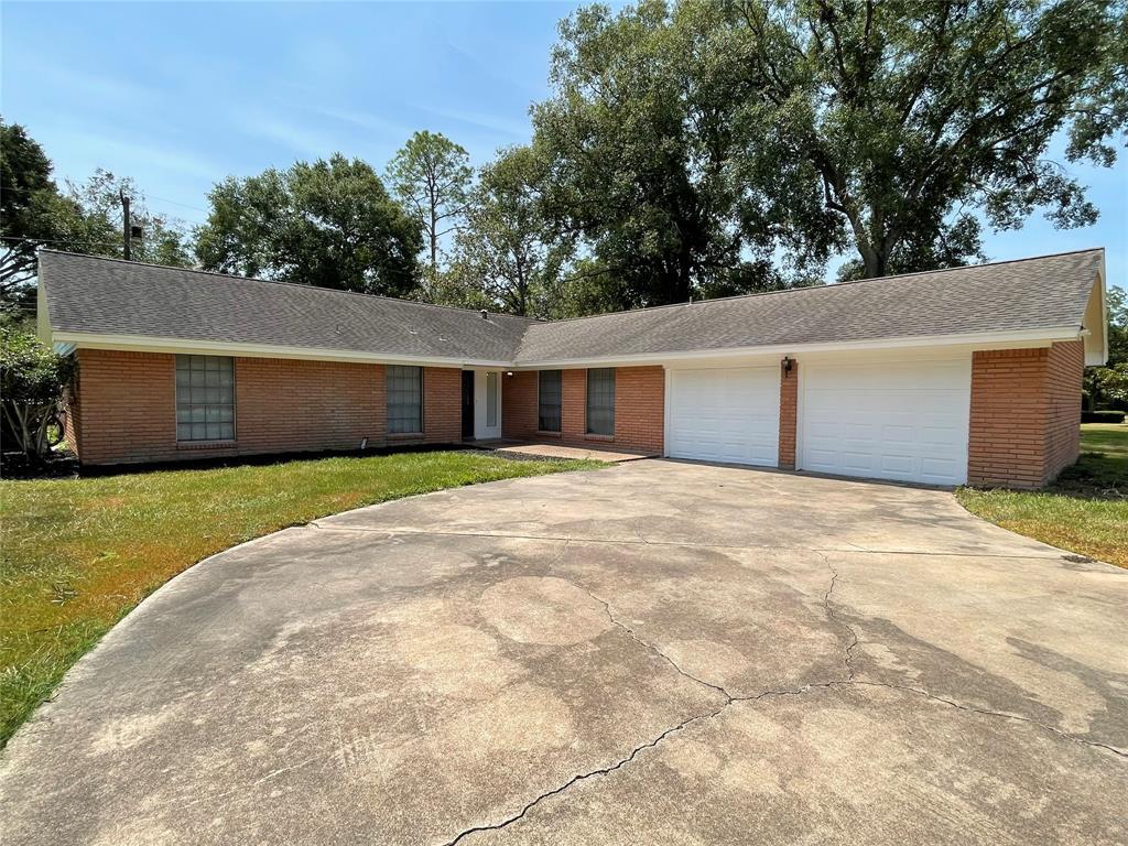 Primary Photo - 205 E Crestmont Dr
