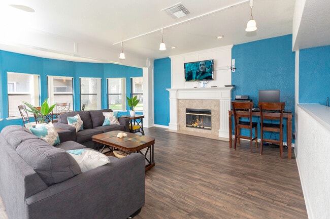 Building Photo - California Place Apartments