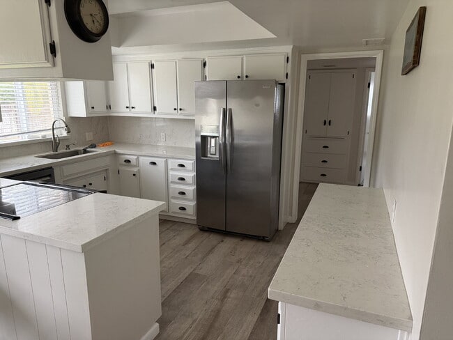 Foto del edificio - Bright, Beautiful & Fully Updated 3-Bed, 2-Bath Home with Modern Finishes