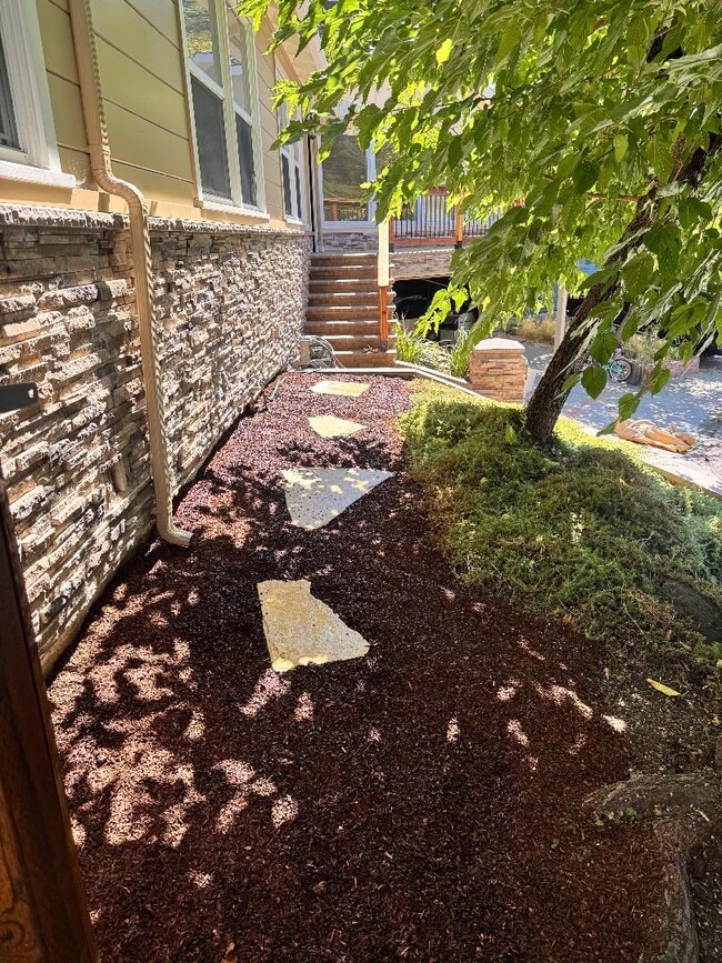 Pasarela frontal que sale del dormitorio principal - 56 Glenaire Dr