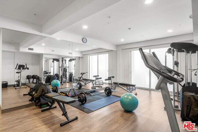 Foto del edificio - 1215 S Bedford St