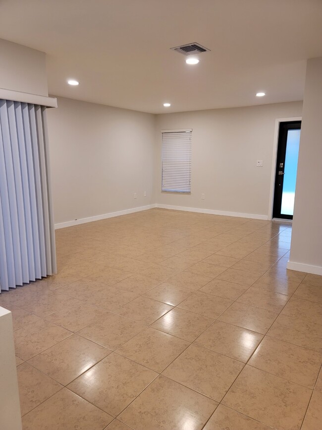 Building Photo - 12735 SW 68th Ln