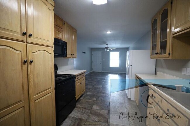 Foto del edificio - Spacious 2 bed /2 full bath apt