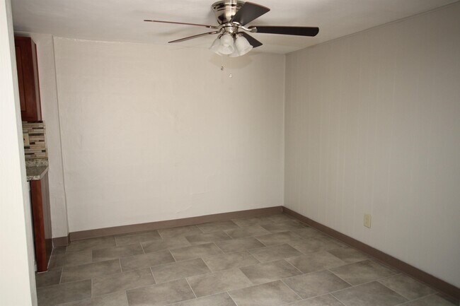 Foto del edificio - 438 Park Manor Pl