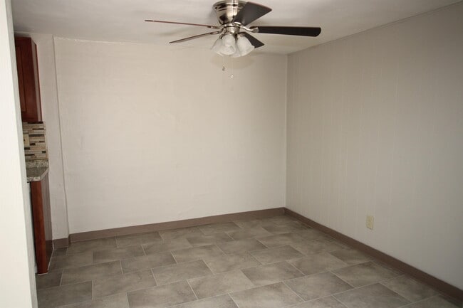 Building Photo - 438 Park Manor Pl