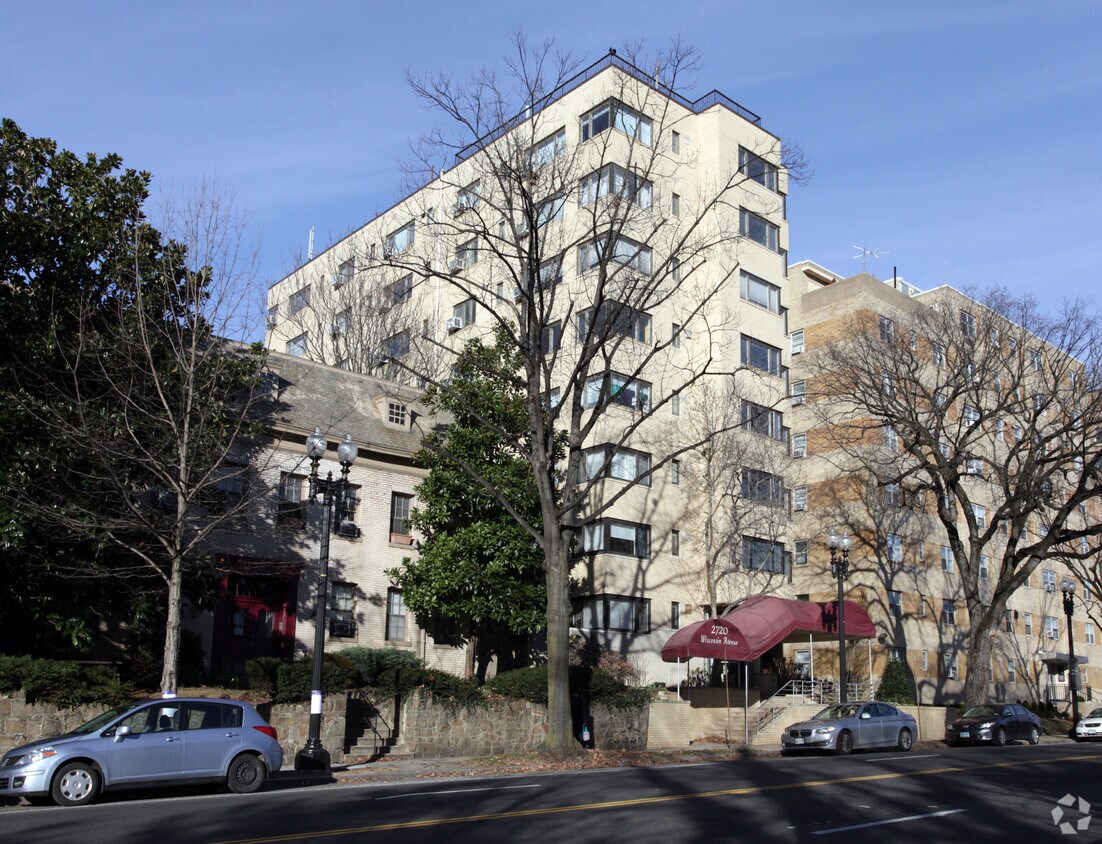 Foto principal - 2720 Wisconsin Ave NW