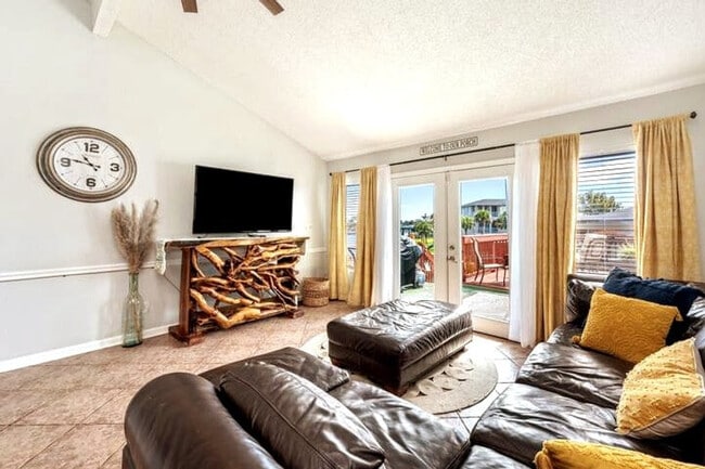 Building Photo - 149 Durango Rd