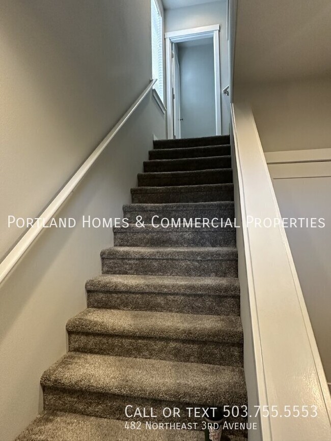 Building Photo - Beautiful 3-Story, Townhouse in Canby