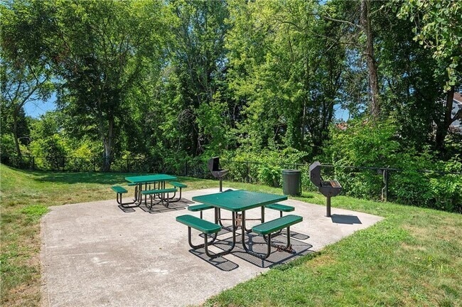 Outdoor grill area - 96 Mill St