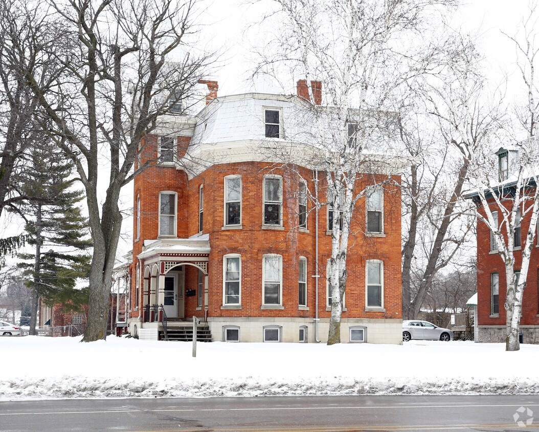 Foto del edificio - 17 E Elm Ave