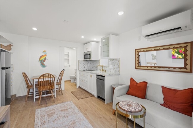 Foto del edificio - 2258 Helios Dr