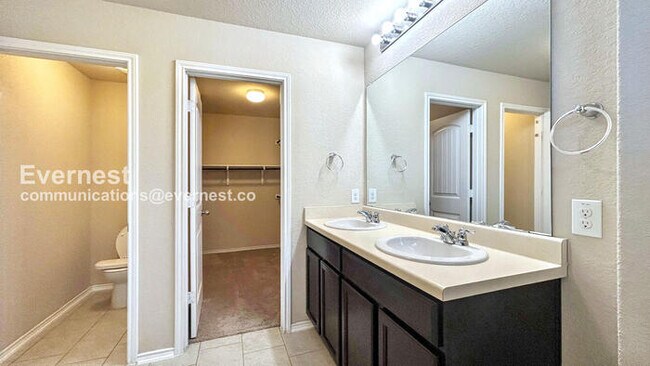 Foto del edificio - 2511 Barbwire Wy