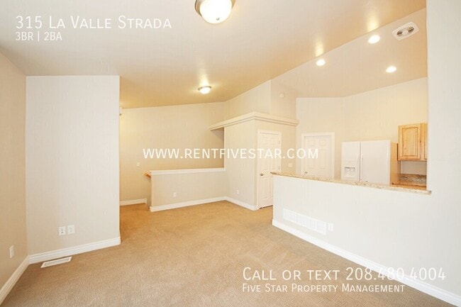 Building Photo - 315 La Valle Strada