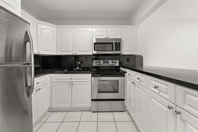 Foto del edificio - 8990 SW 24th St