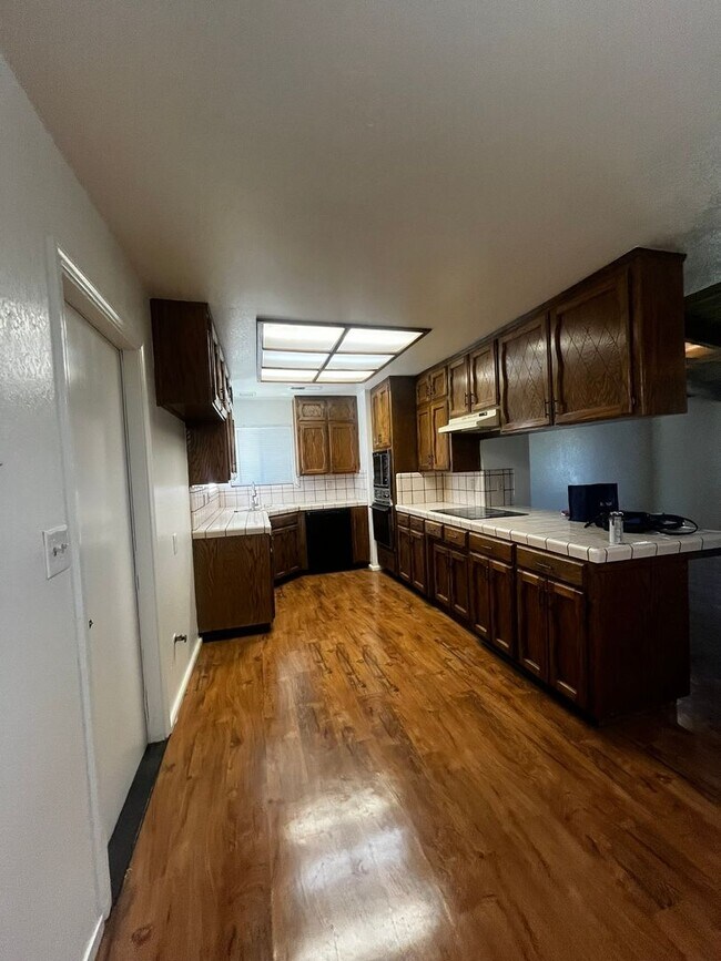 Foto del edificio - 3142 E Race Ave