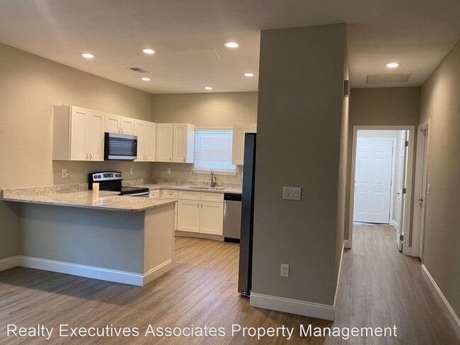 Building Photo - 2 br, 2 bath House - 109 Willow Creek Blvd.
