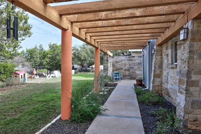 Building Photo - 18500 Lakehead Cir