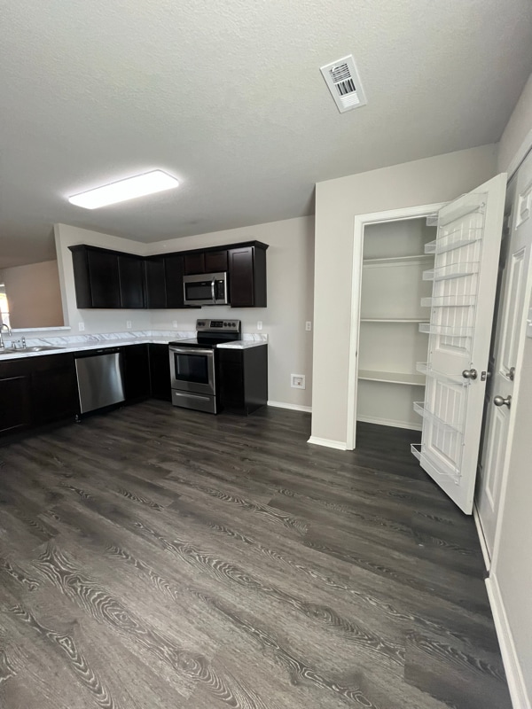 Building Photo - 36 Barn Cat Wy