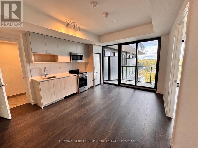 Building Photo - 801 The Queensway