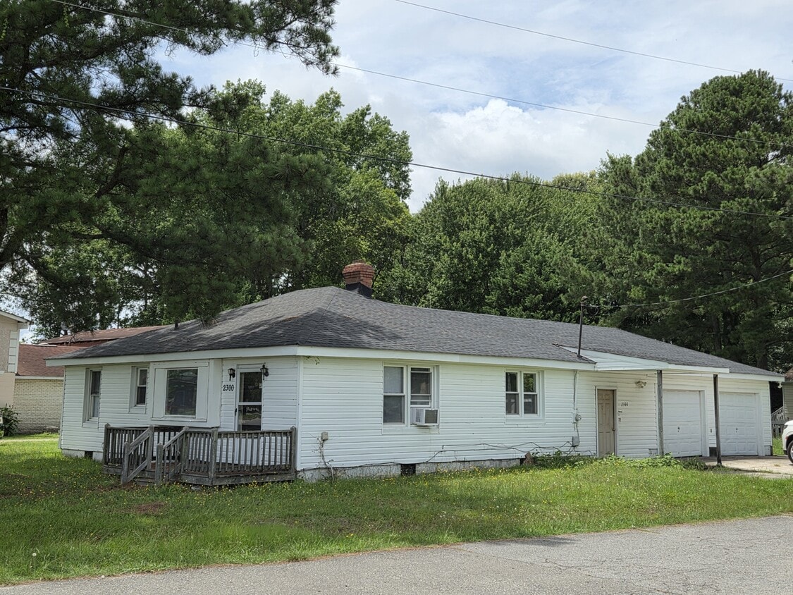 Primary Photo - 2300 South St