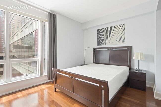 Building Photo - 350 W 42nd St