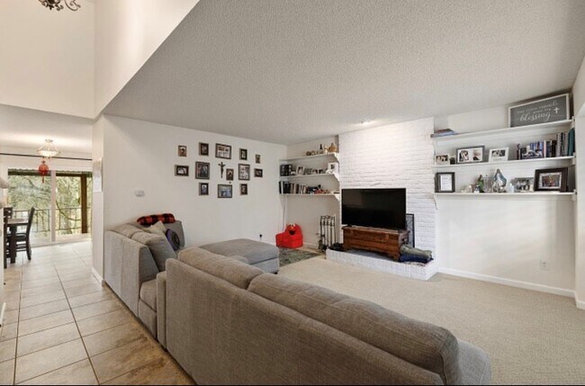 Building Photo - 1395 SW 66th Ave