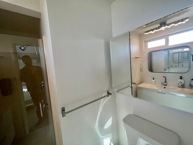 Foto del edificio - 3 Bedroom 2 Bathroom - Fully Furnished - Mid Century Modern