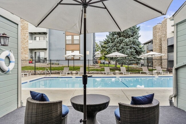 Building Photo - Hilltop View Apartments
