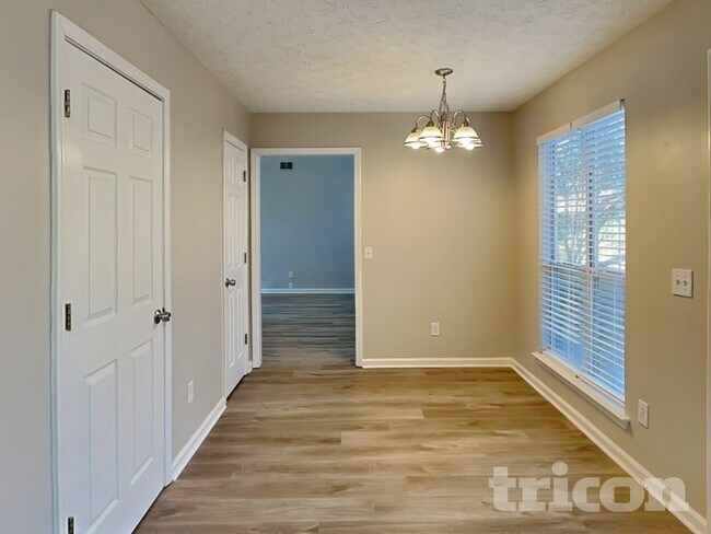 Foto del edificio - 6030 Savannah Dr