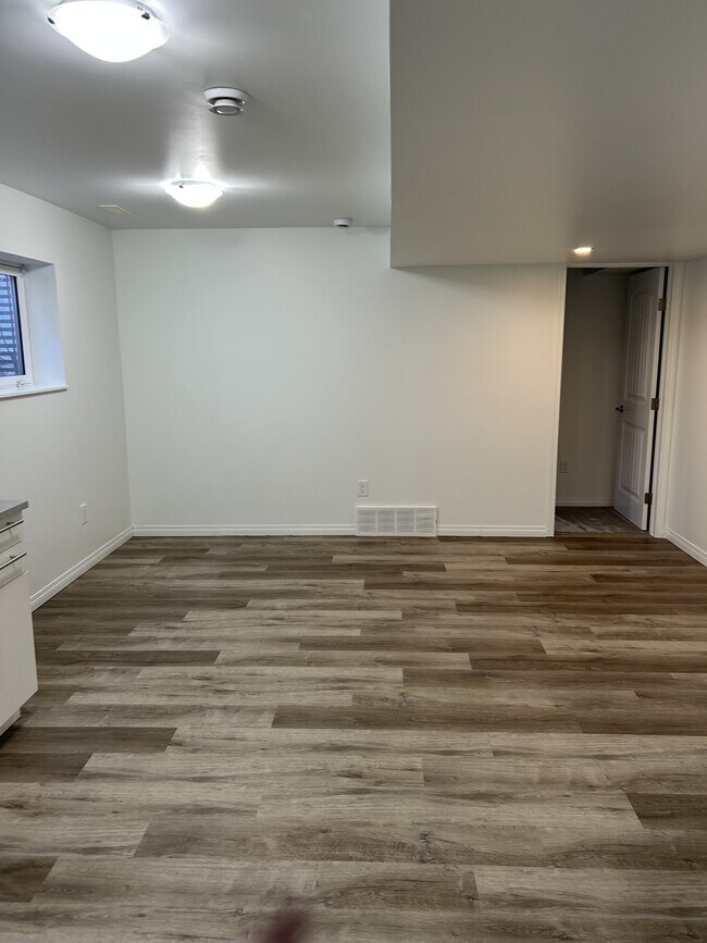 Building Photo - 12521-12577 77 St NW