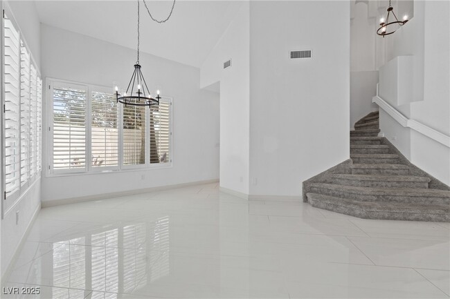 Building Photo - 3004 Sun Lake Dr