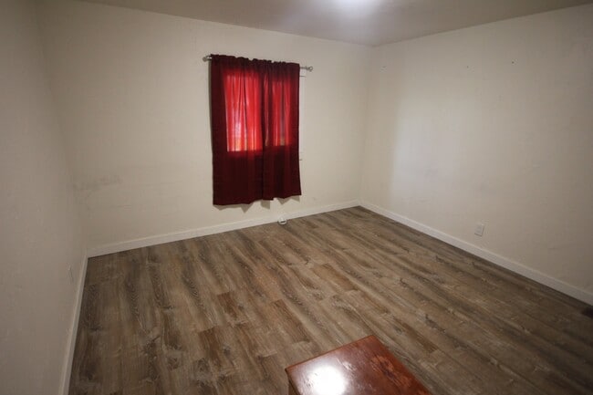 Building Photo - 1505 5th Ave W