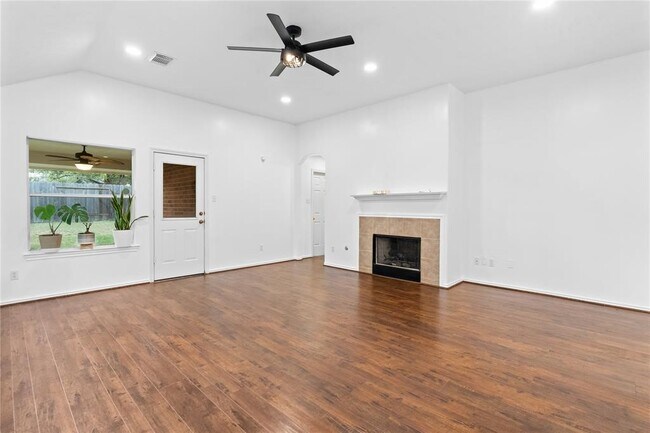 Foto del edificio - 15323 Redbud Berry Way