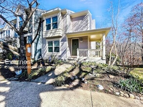 Building Photo - 1654 Oak Spring Way