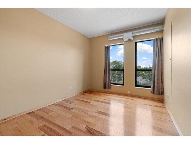 Foto del edificio - 4525 Park Commons Dr