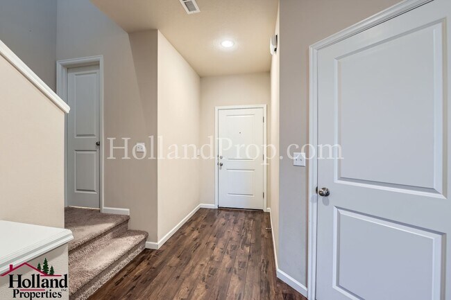 Foto del edificio - *** SUPER PRICE !!! *** Amazing 5 Beds 4 B...