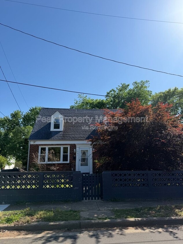 Photo - 1901 Maplewood Avenue