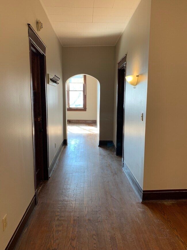Foto del edificio - 121 West 1st Street, Unit Apt 1