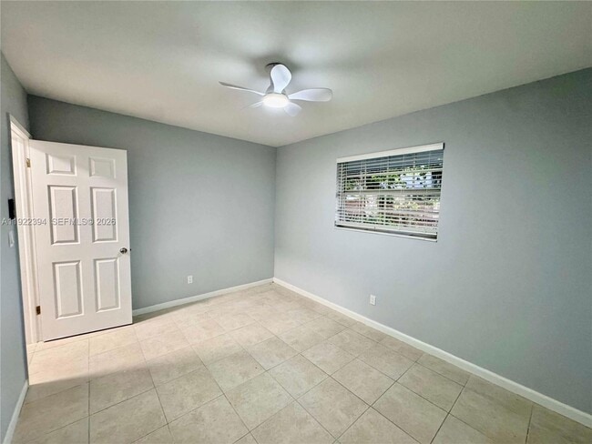 Foto del edificio - 1529 SW 22nd St