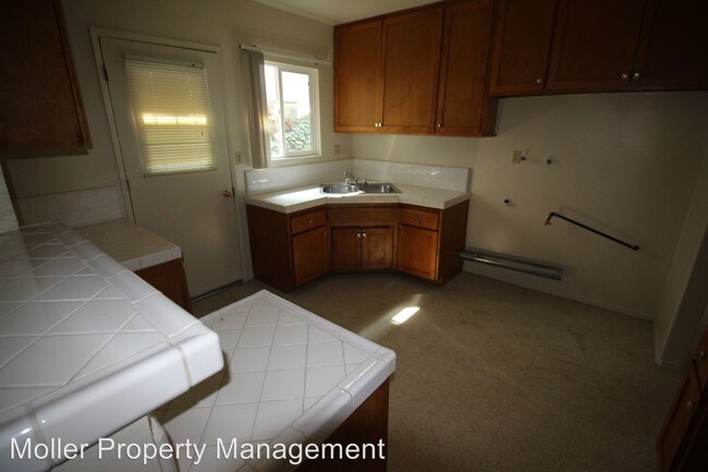 Foto del edificio - 3443 Whistler Ave