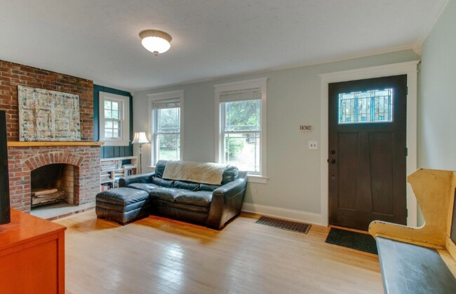 Foto del edificio - 947 Cahal Ave