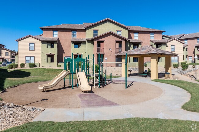 Patio de juegos - San Angelin Apartments