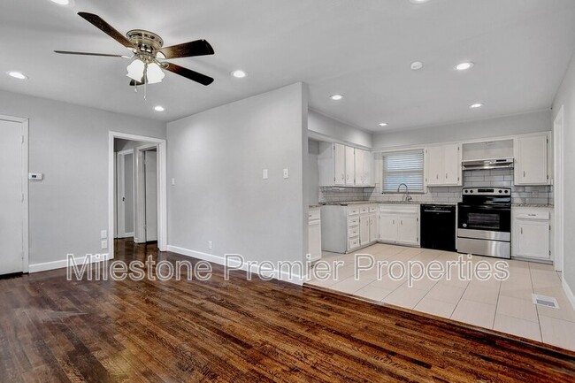 Foto del edificio - 1712 Mockingbird Ln