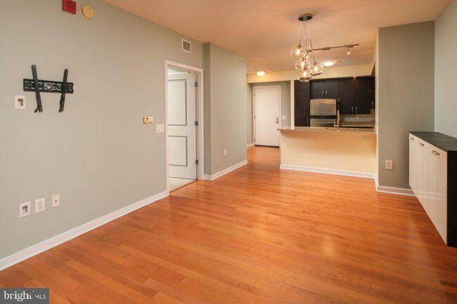 Building Photo - 475 K St NW