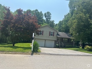 Building Photo - 10104 Wolf Den Ln