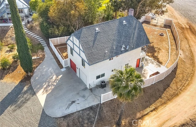 Foto del edificio - 16286 Red Pony Ln