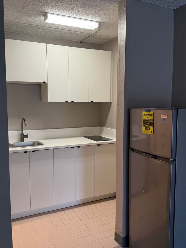 Foto del edificio - 5020-161 Irlo Bronson Olam Studio Apartments - 2nd month FREE RENT!!!