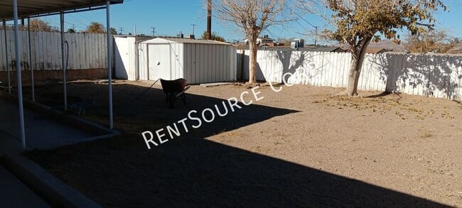 Building Photo - 4 Bedroom Home for Rent in Barstow