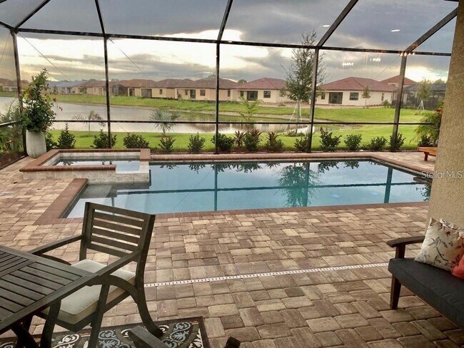 Foto del edificio - Resort style living Annual pool home avail...