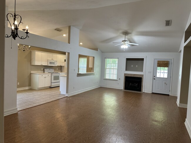 Photo - 2382 Heathrow Dr House